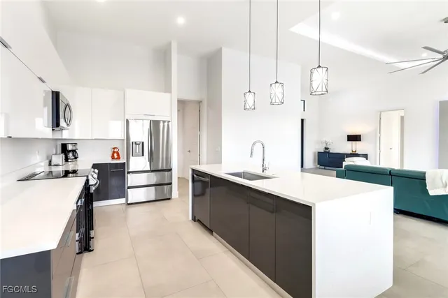 $830,000 | 104 Northeast 6th Street, Cape Coral, FL 33909