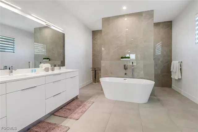 $830,000 | 104 Northeast 6th Street, Cape Coral, FL 33909