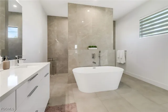 $830,000 | 104 Northeast 6th Street, Cape Coral, FL 33909