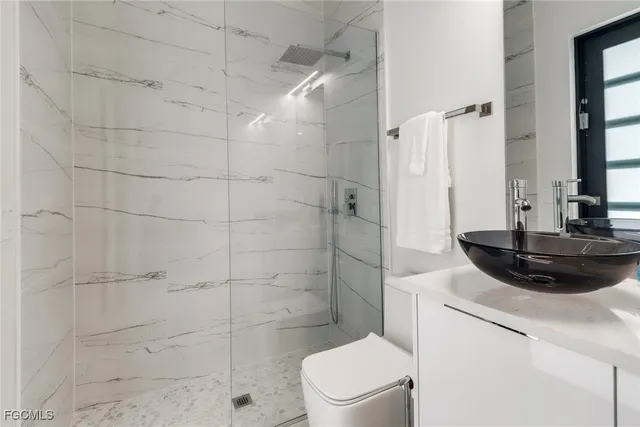 $830,000 | 104 Northeast 6th Street, Cape Coral, FL 33909