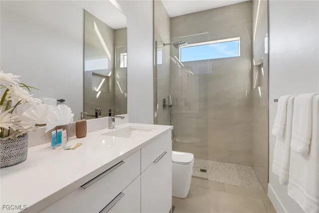 $830,000 | 104 Northeast 6th Street, Cape Coral, FL 33909