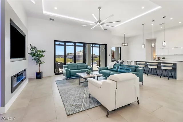 $830,000 | 104 Northeast 6th Street, Cape Coral, FL 33909