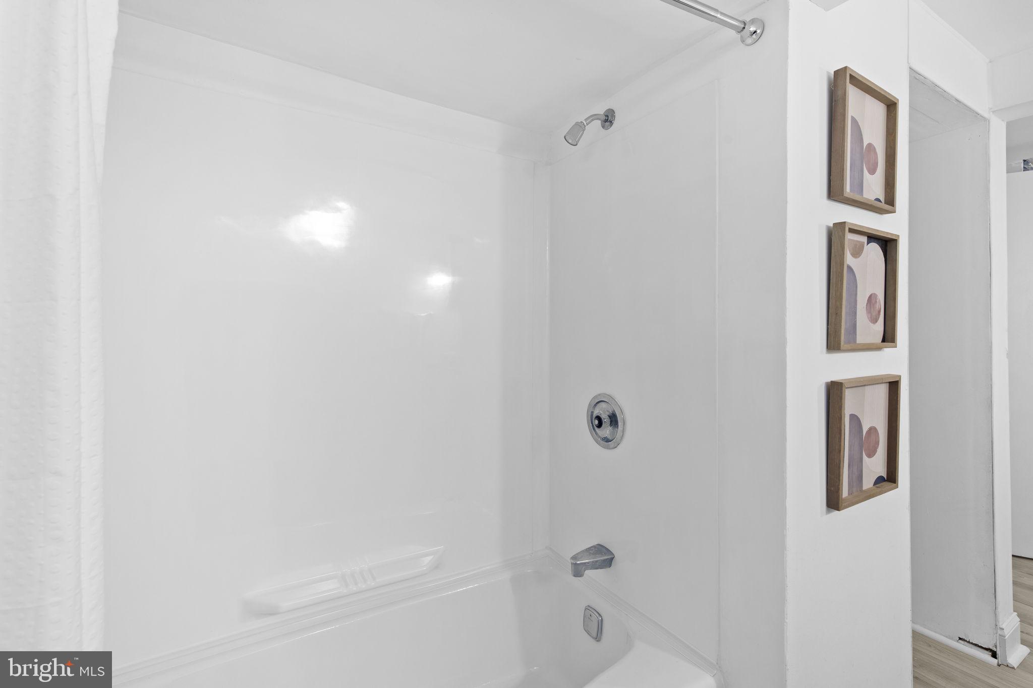 8105 Hillendale Road Baltimore, MD 21234 - Photo 30 of 39 a bathroom with a bathtub