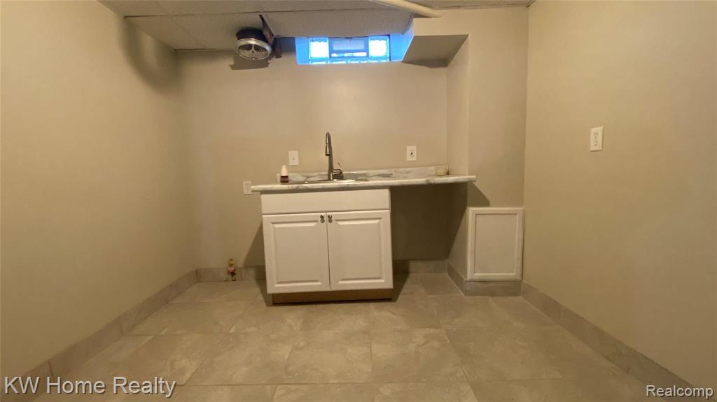 22130 Avon Road Oak Park, MI 48237 - Photo 31 of 33 Gallery Image 31