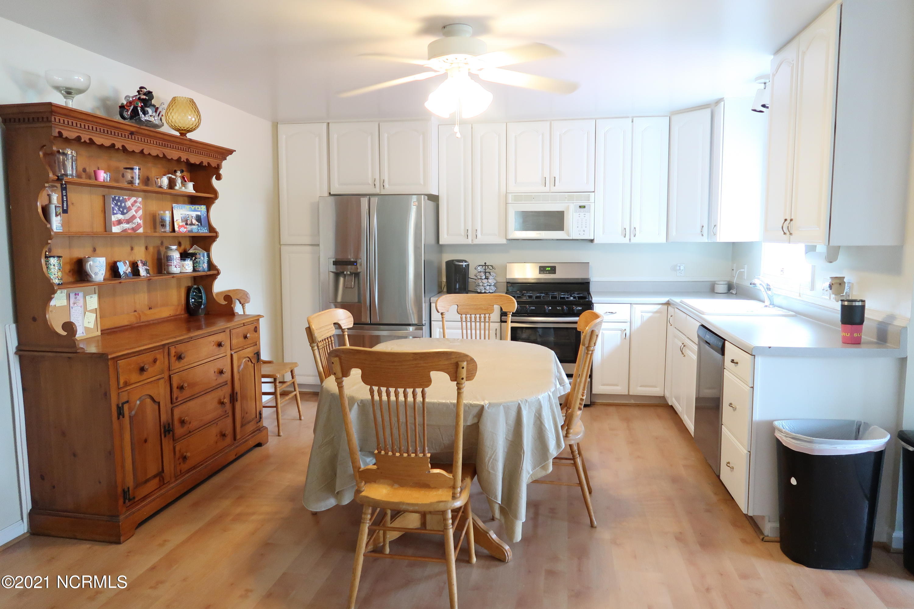 413 East Grantham Road New Bern, NC 28560 - Photo 11 of 56 kitchen