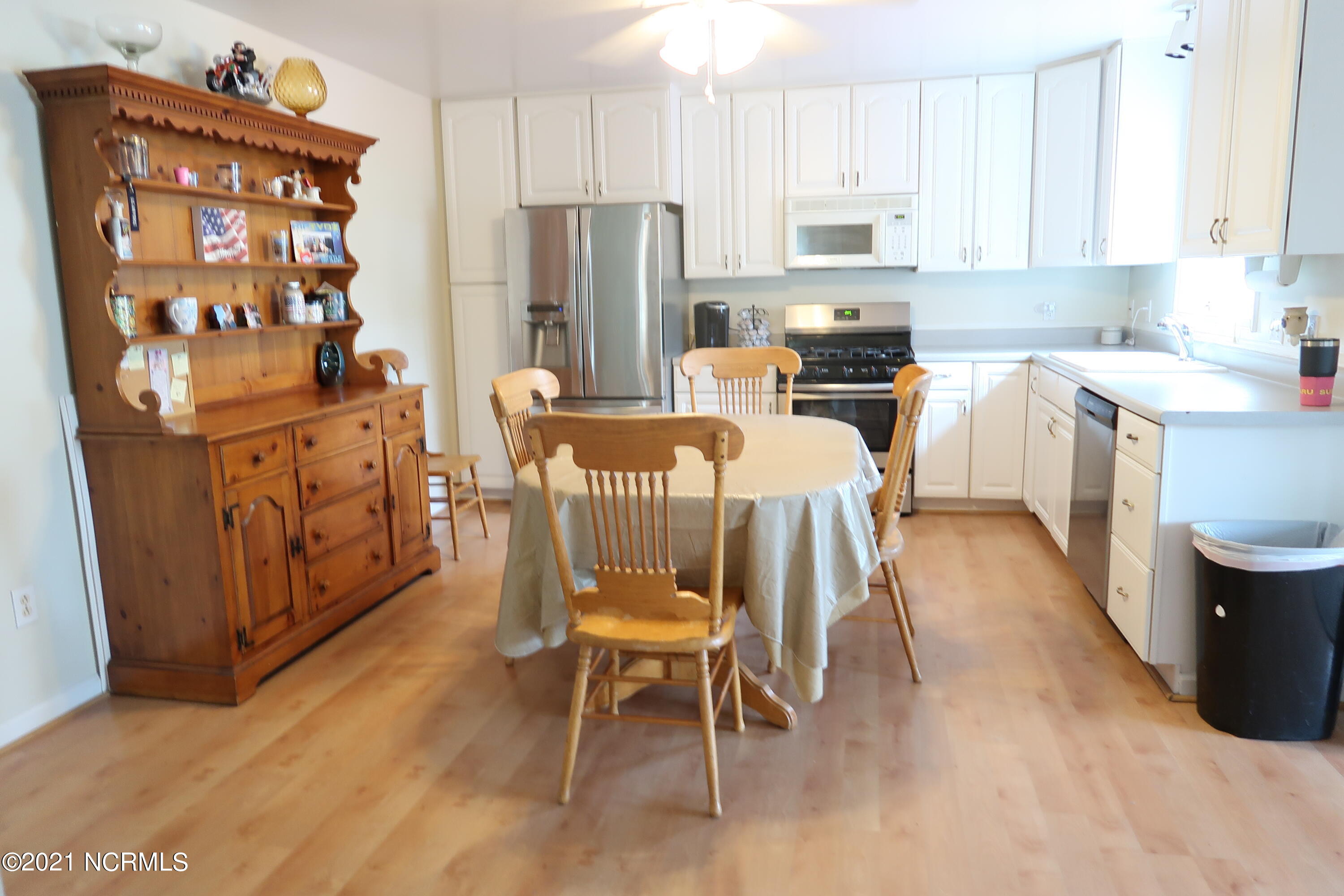 413 East Grantham Road New Bern, NC 28560 - Photo 12 of 56 kitchen