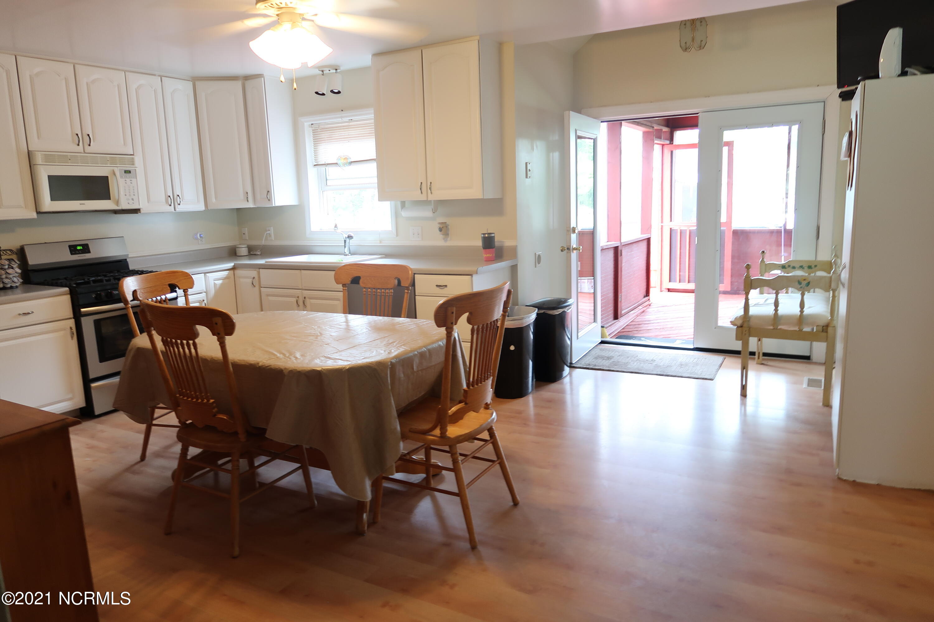 413 East Grantham Road New Bern, NC 28560 - Photo 16 of 56 eat in kitchen