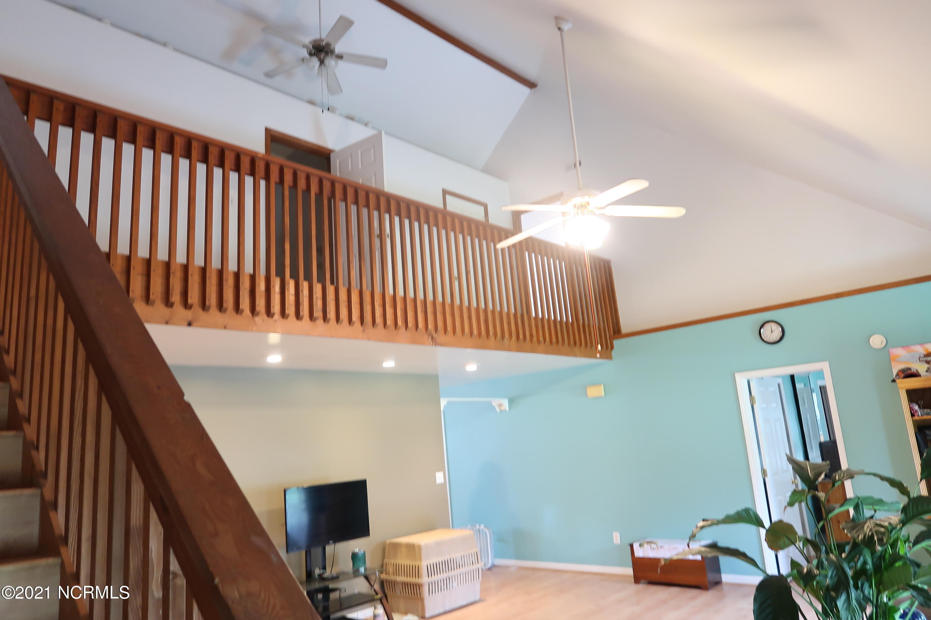 413 East Grantham Road New Bern, NC 28560 - Photo 20 of 56 bannister