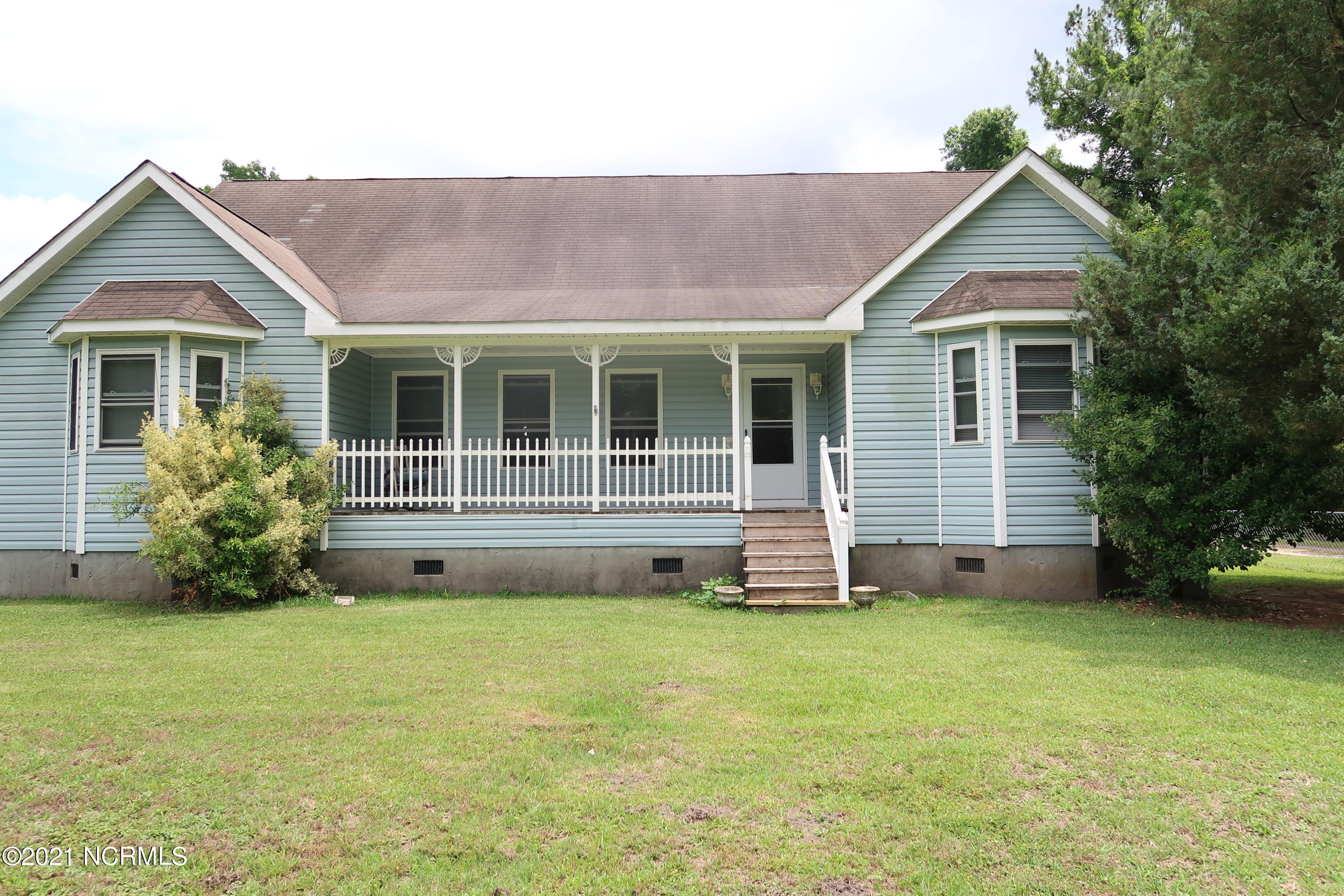 413 East Grantham Road New Bern, NC 28560 - Photo 2 of 56 main pic