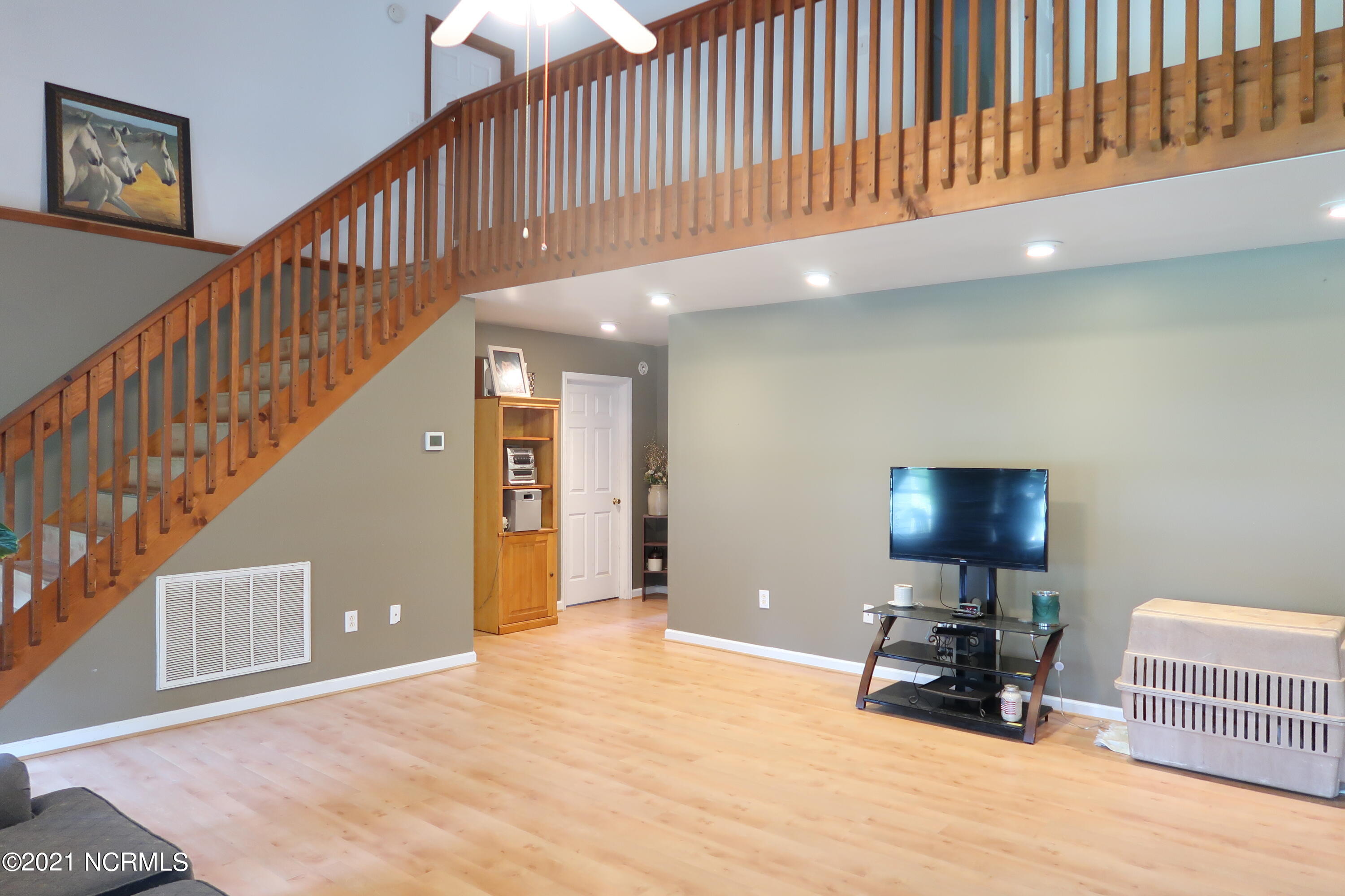 413 East Grantham Road New Bern, NC 28560 - Photo 21 of 56 living room area