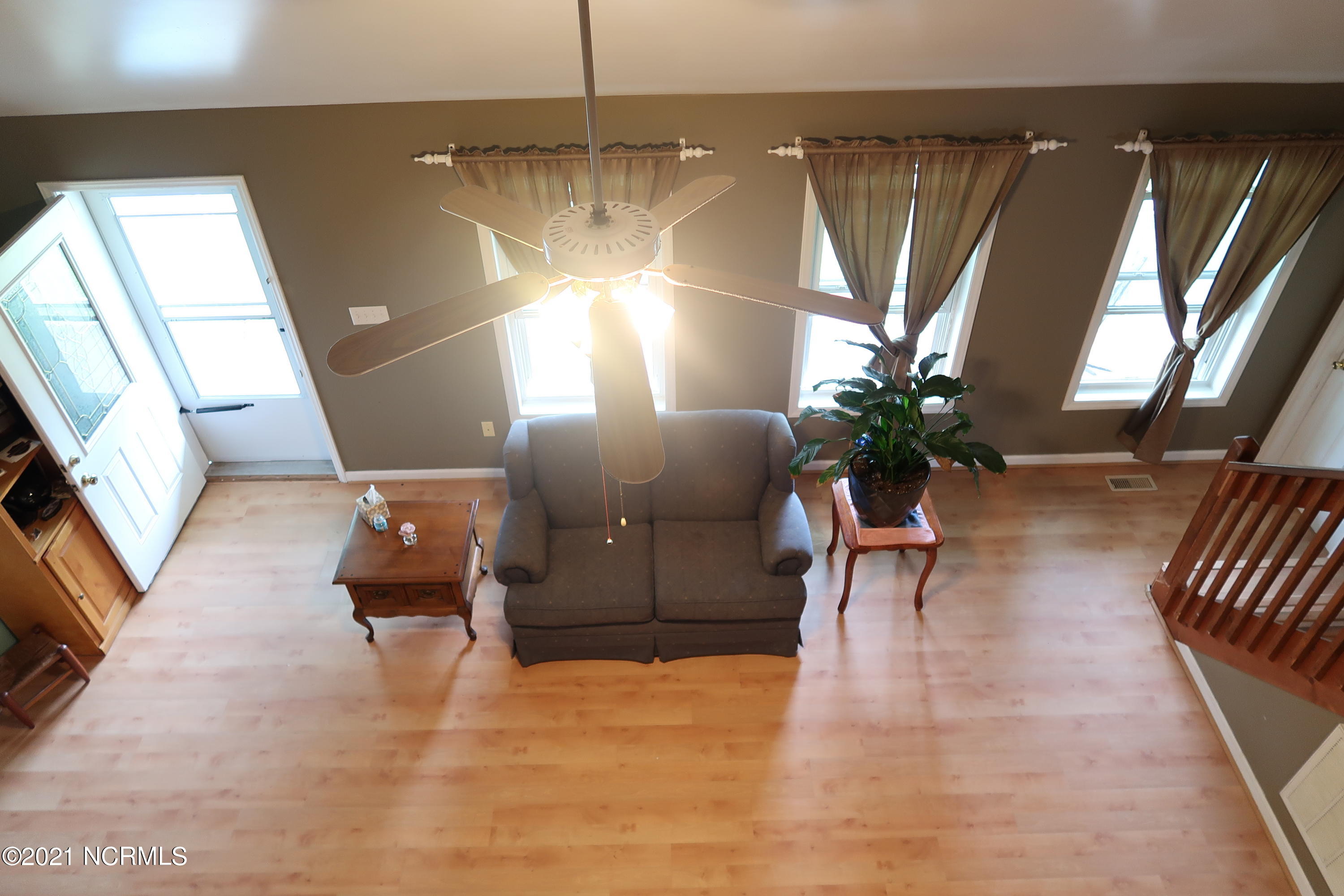 413 East Grantham Road New Bern, NC 28560 - Photo 22 of 56 living room