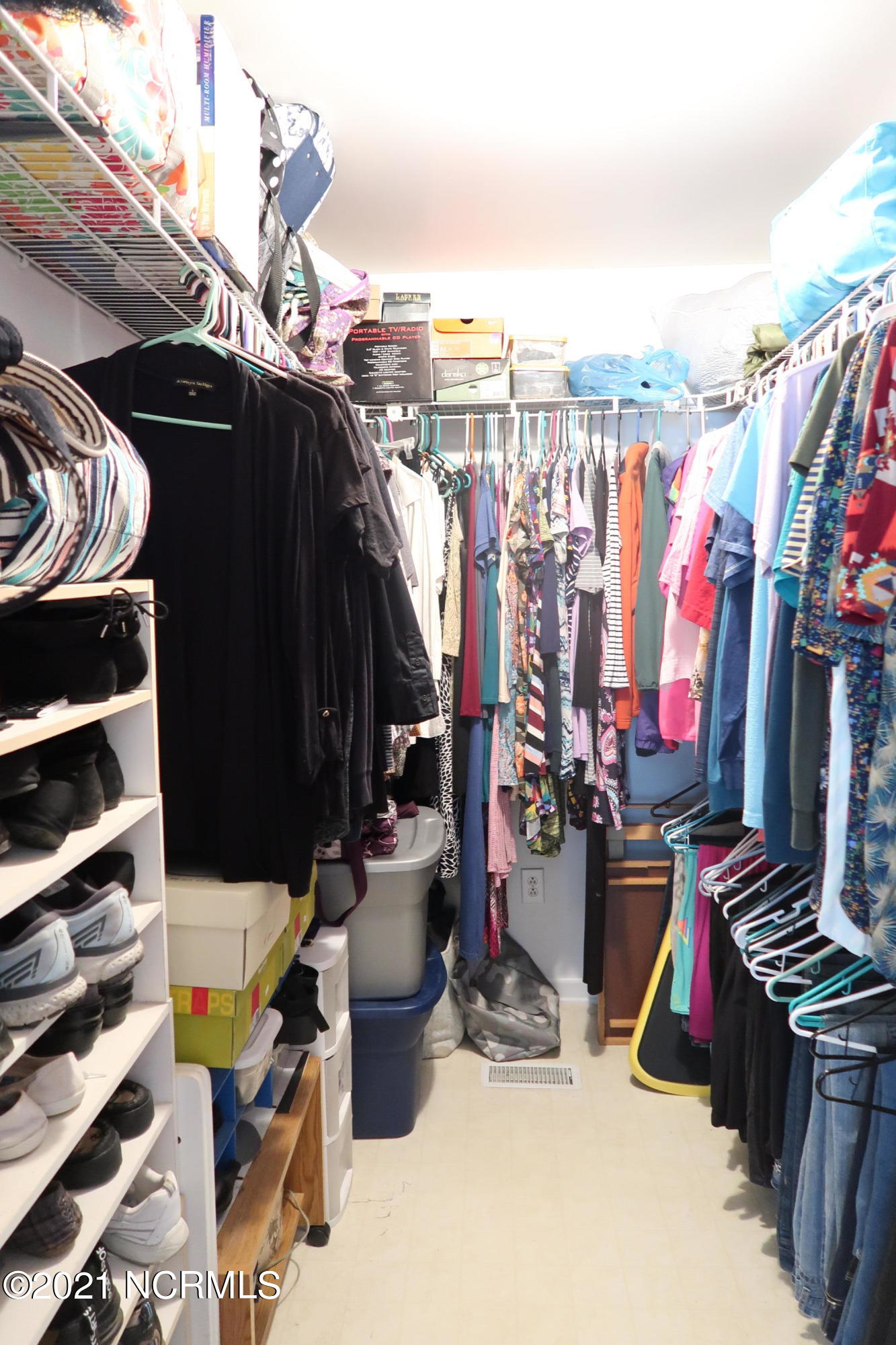 413 East Grantham Road New Bern, NC 28560 - Photo 29 of 56 master closet