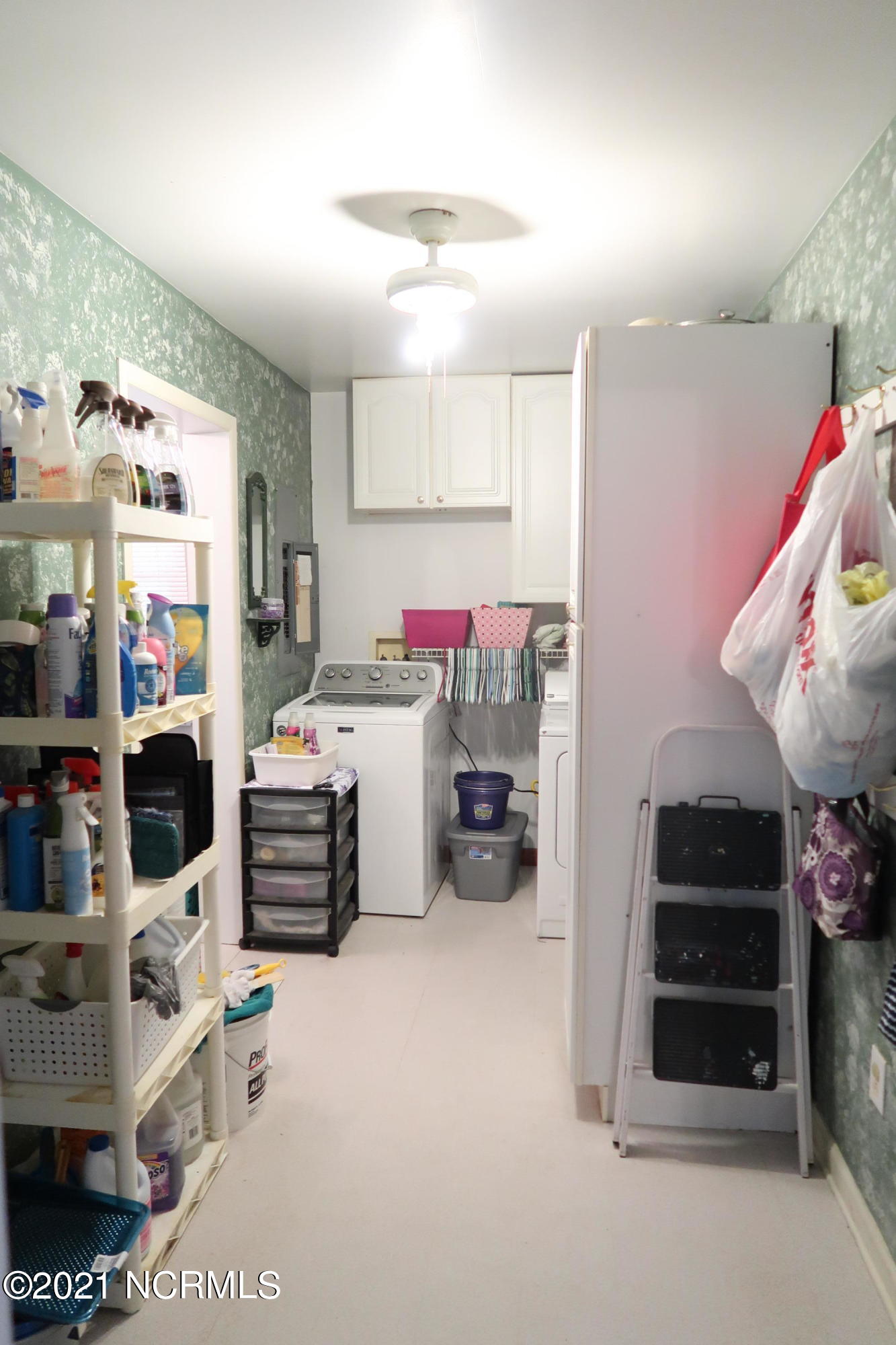 413 East Grantham Road New Bern, NC 28560 - Photo 32 of 56 laundry/utility room