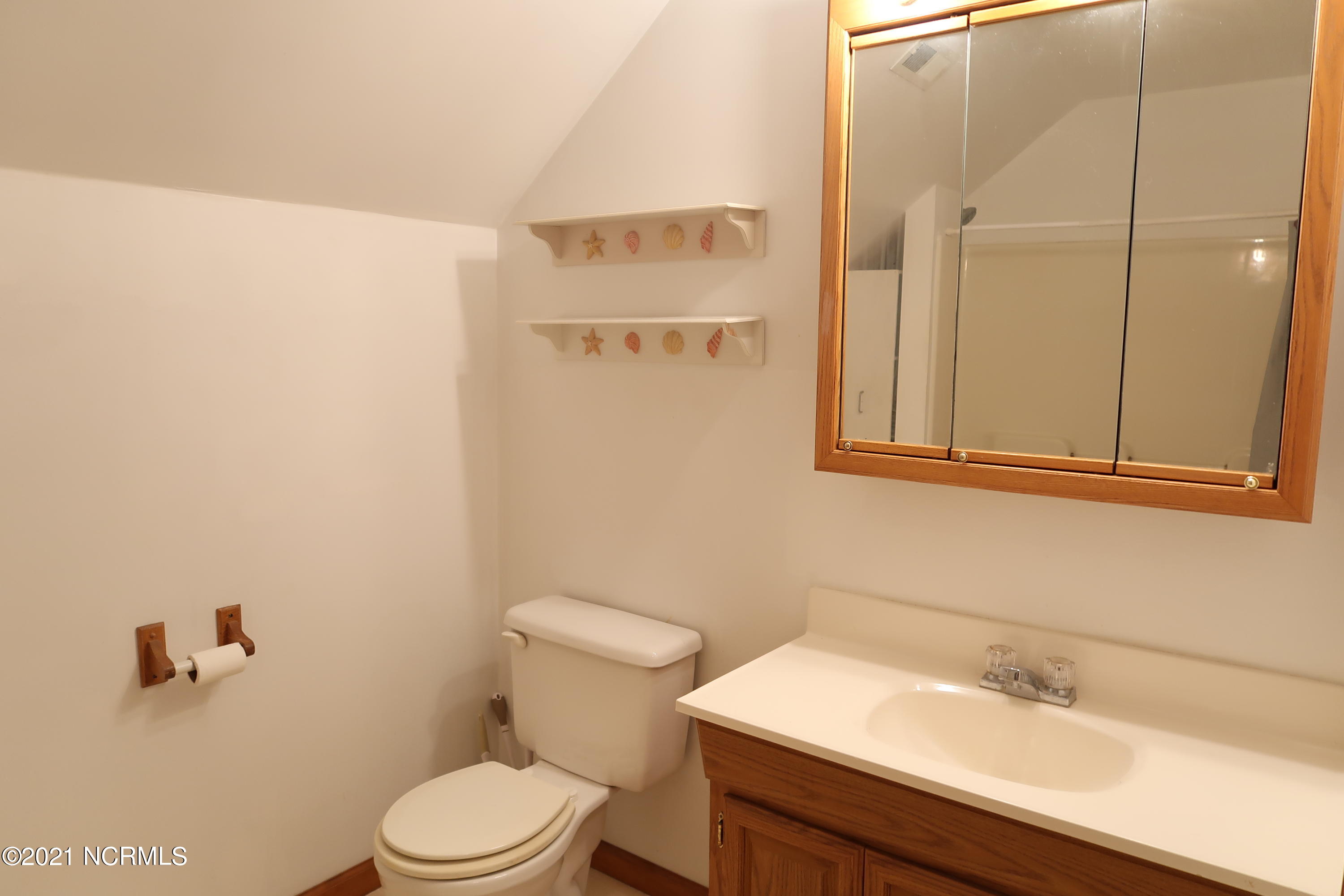 413 East Grantham Road New Bern, NC 28560 - Photo 44 of 56 bathroom