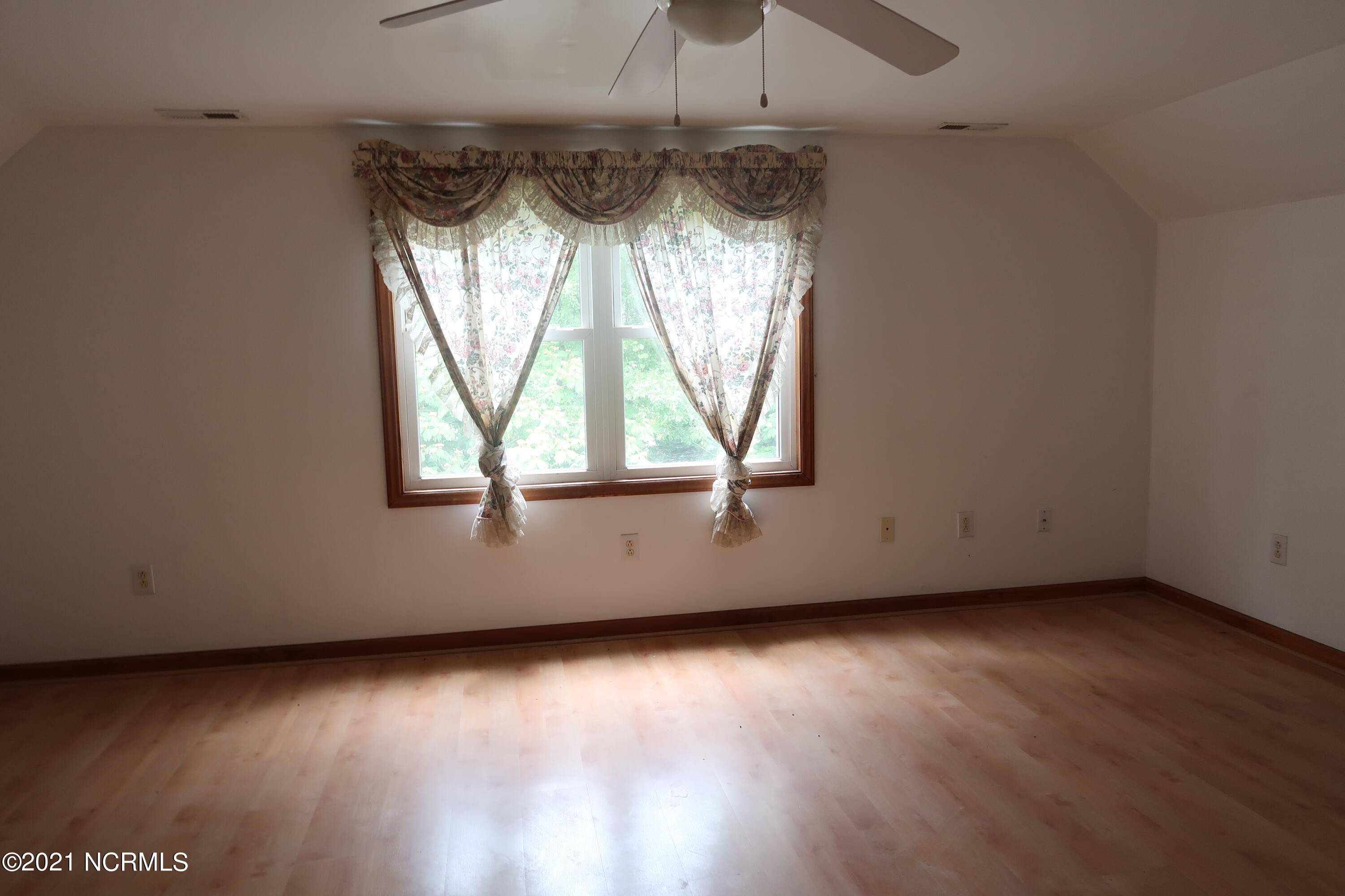 413 East Grantham Road New Bern, NC 28560 - Photo 45 of 56 upstairs bed room