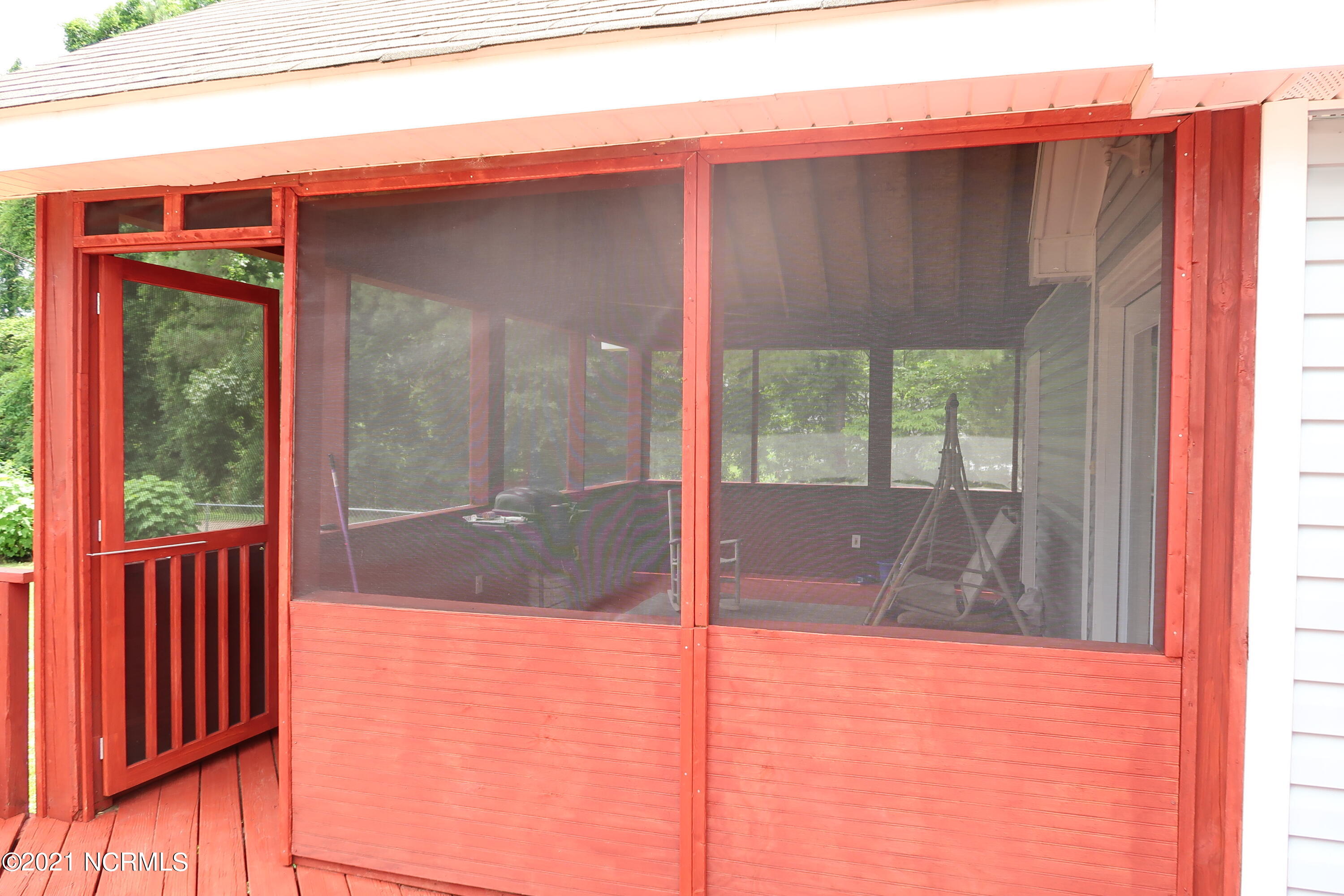 413 East Grantham Road New Bern, NC 28560 - Photo 48 of 56 screened in porch