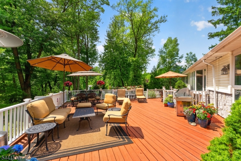 653 Foothill Road Bridgewater, NJ 08807 - Photo 3 of 41