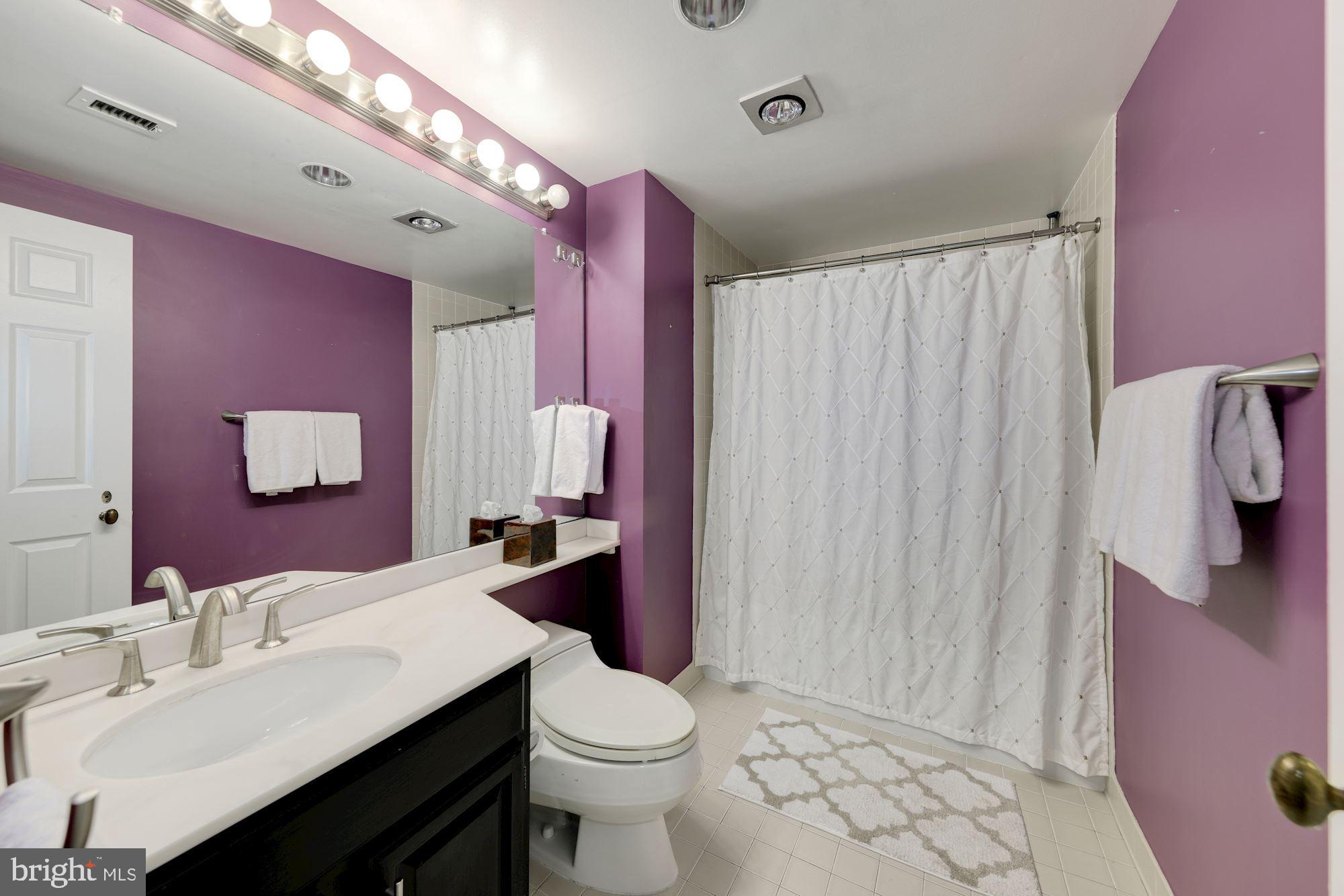 1080 Wisconsin Avenue Northwest, Unit 2001 Washington, DC 20007 - Photo 17 of 27 Large Master Bath