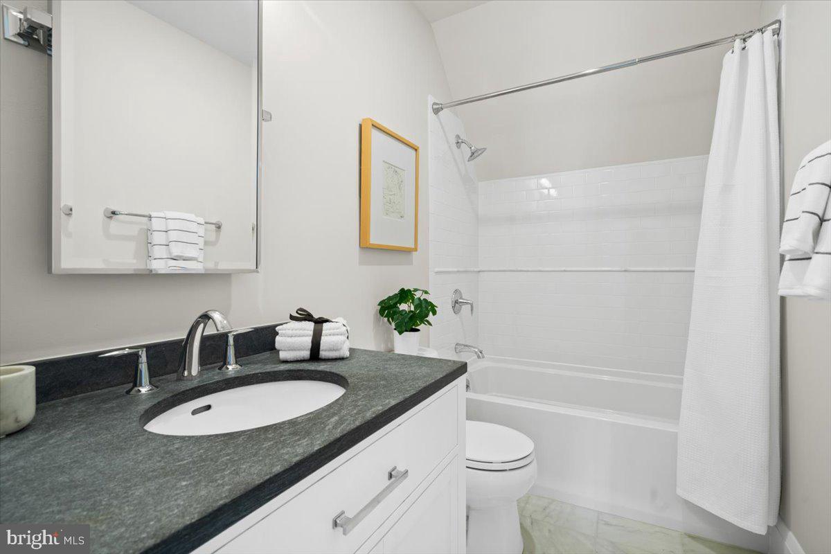 3213 Foxhall Road Northwest Washington, DC 20016 - Photo 27 of 35