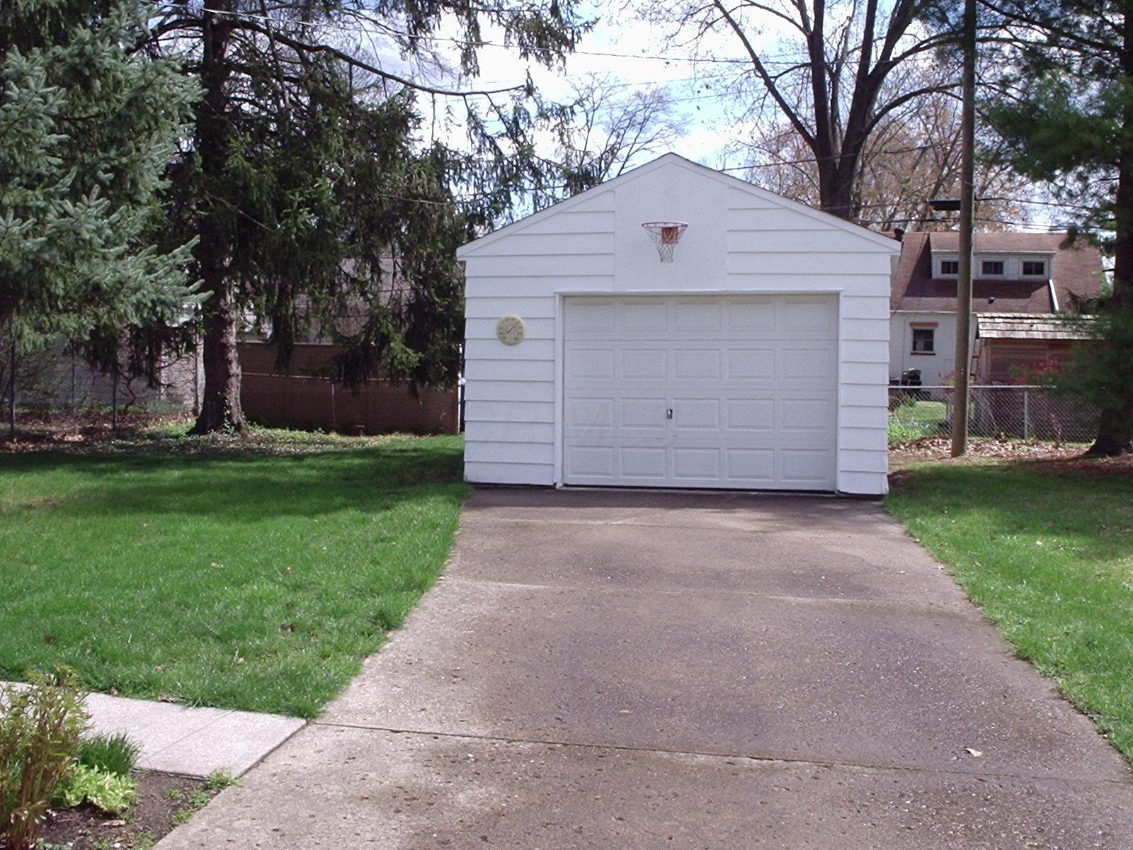 136 North Chesterfield Road Columbus, OH 43209 - Photo 3 of 3 Gallery Image 3