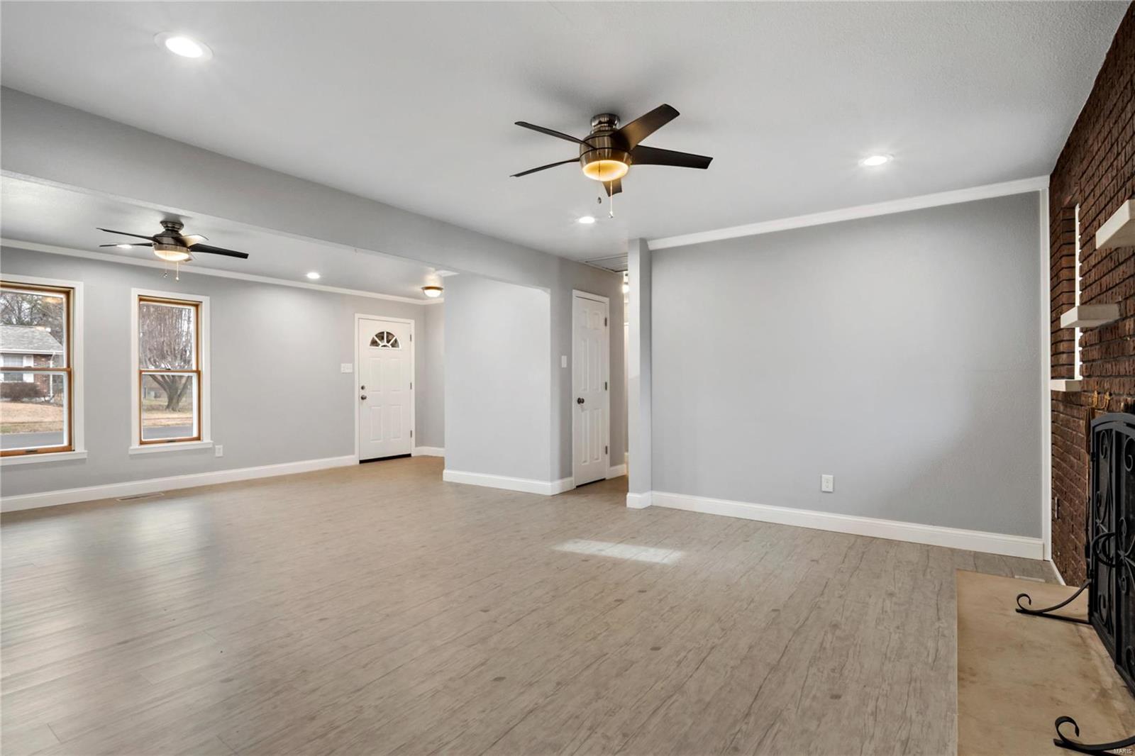 2332 England Town Road St. Louis, MO 63129 - Photo 3 of 25