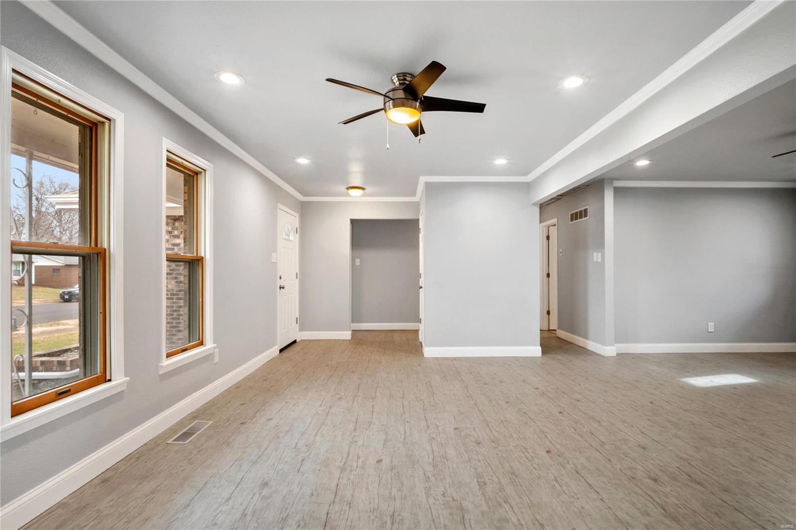 2332 England Town Road St. Louis, MO 63129 - Photo 4 of 25