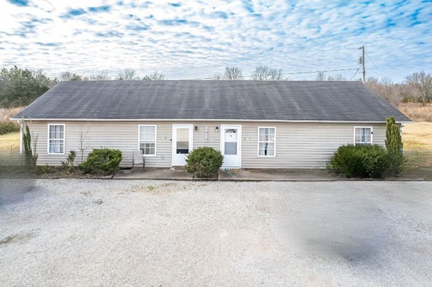 1916 Word Road Lewisburg, TN 37091 - Photo 2 of 69 front view of a house with a small yard