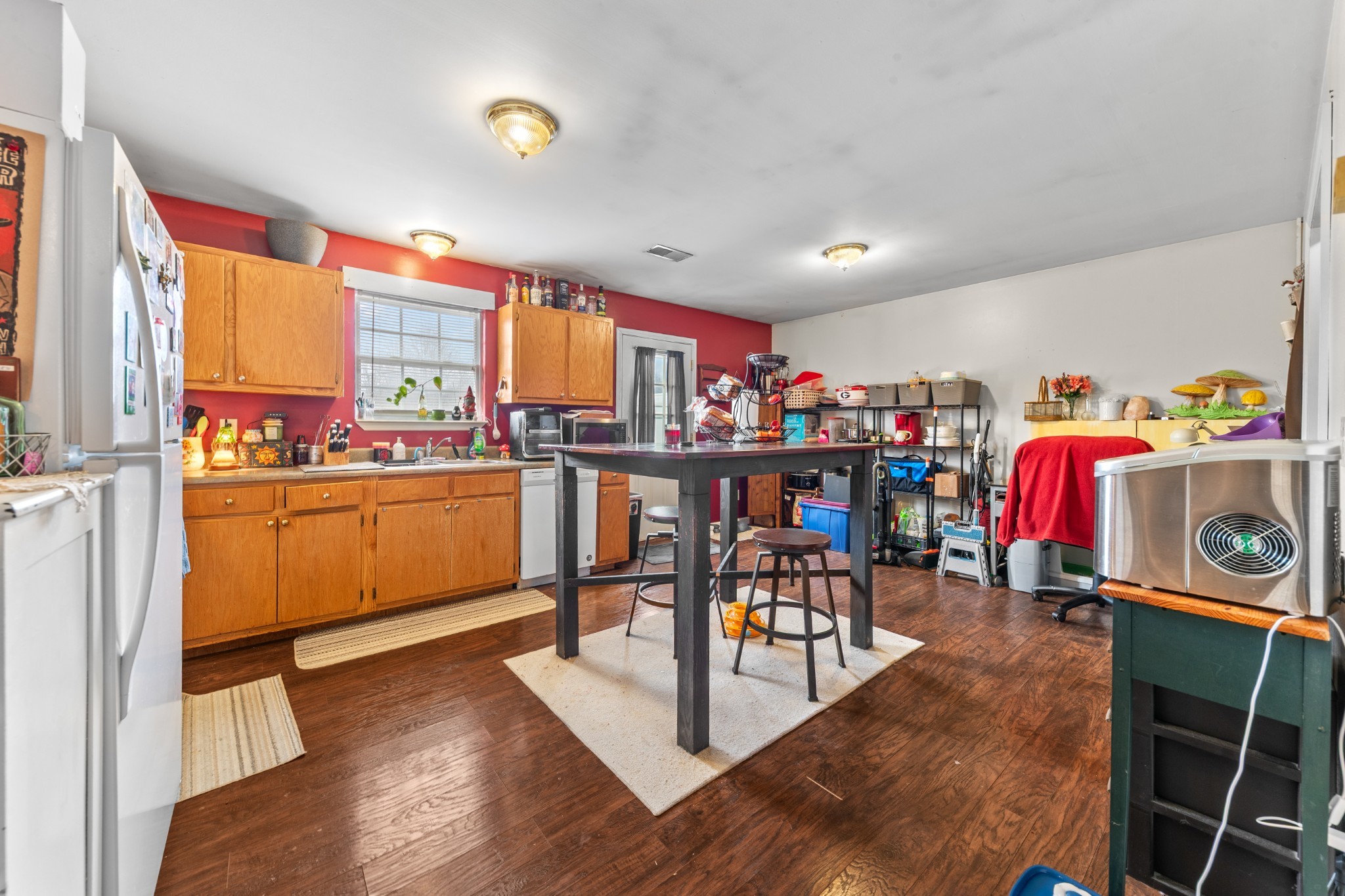 1916 Word Road Lewisburg, TN 37091 - Photo 22 of 69 a living room with lots of furniture and a kitchen view