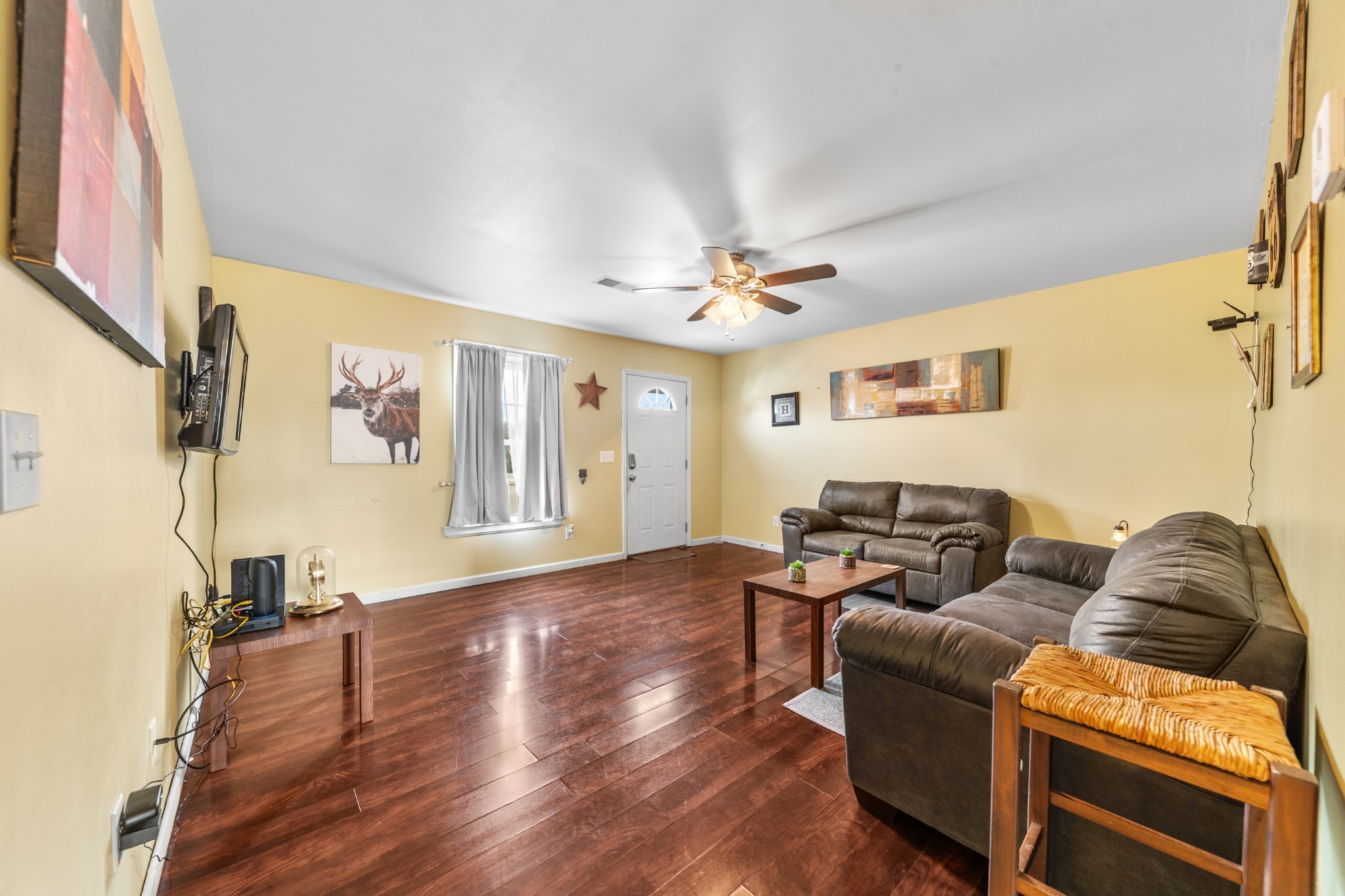 1916 Word Road Lewisburg, TN 37091 - Photo 7 of 69 a living room with furniture and a flat screen tv