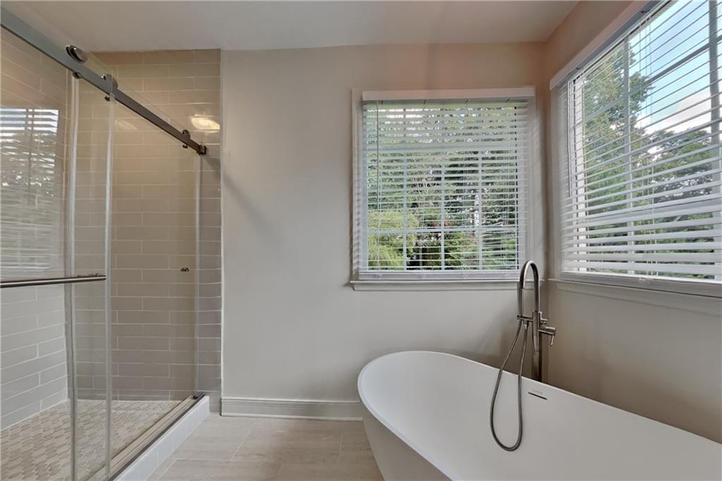 1025 Russell Point Suwanee, GA 30024 - Photo 9 of 24 Gallery Image 9