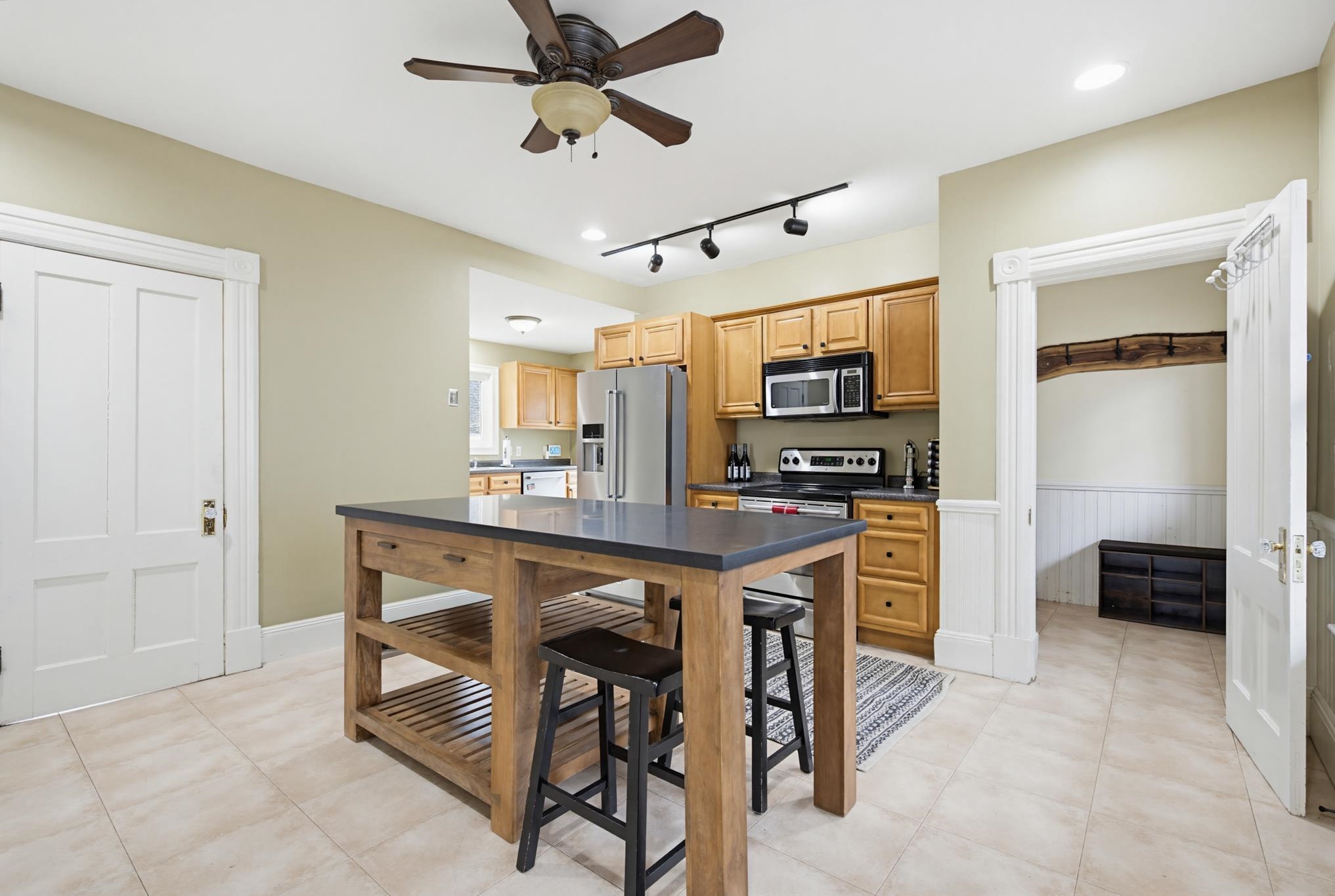 935 Union Street Manchester, NH 03104 - Photo 11 of 52