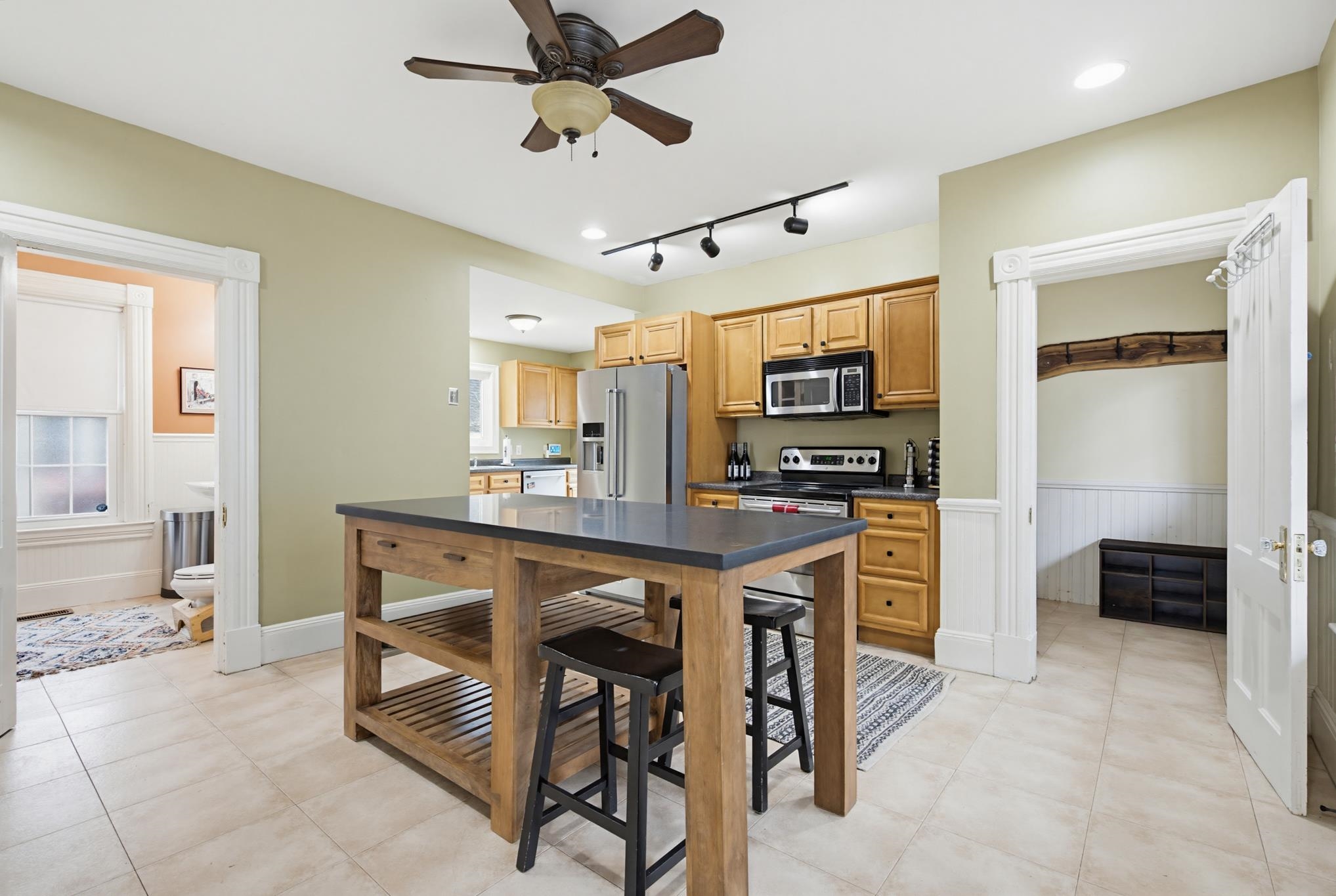 935 Union Street Manchester, NH 03104 - Photo 9 of 52