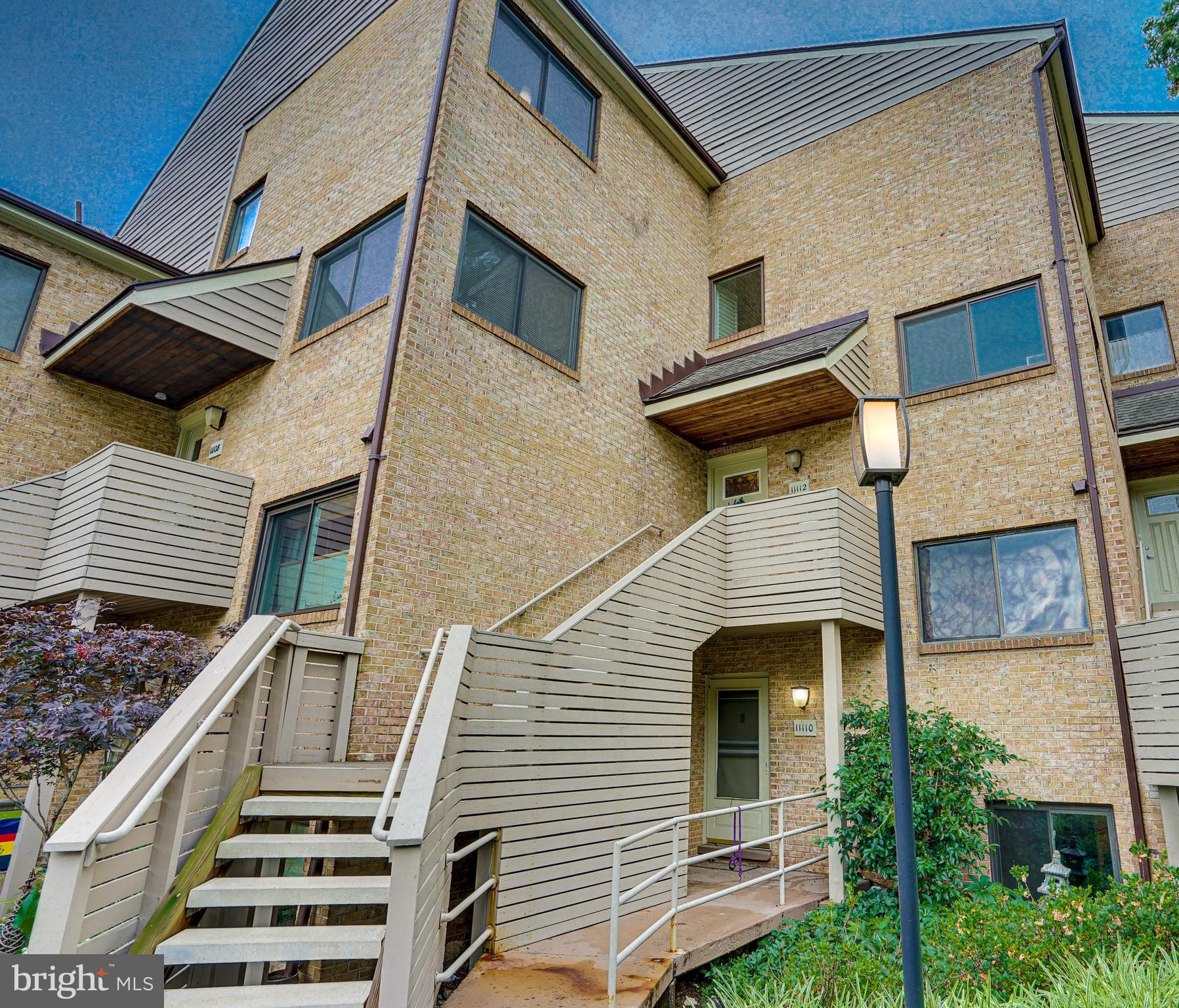 11112 Harbor Court Reston, VA 20191 - Photo 4 of 35