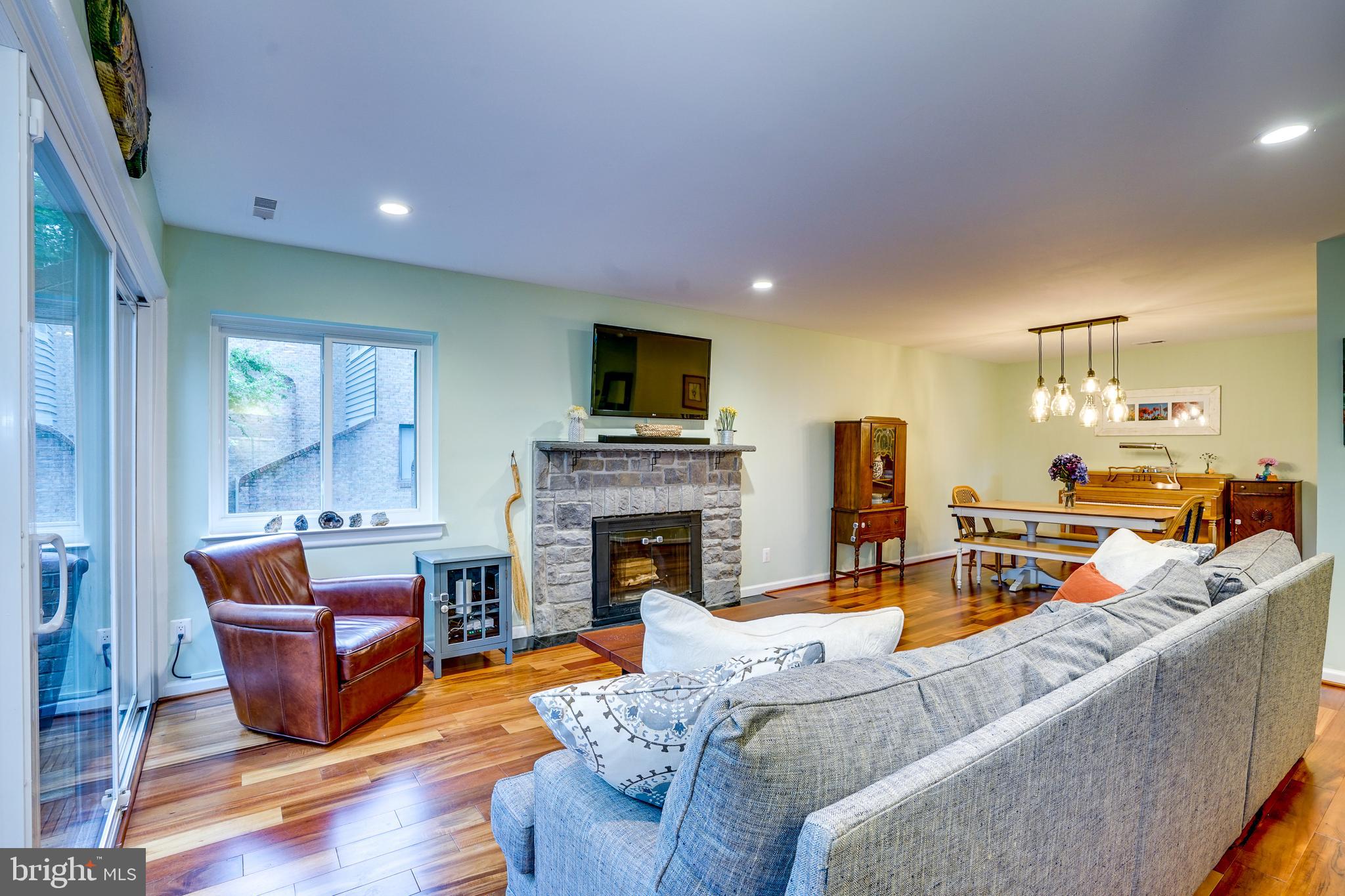 11112 Harbor Court Reston, VA 20191 - Photo 7 of 35