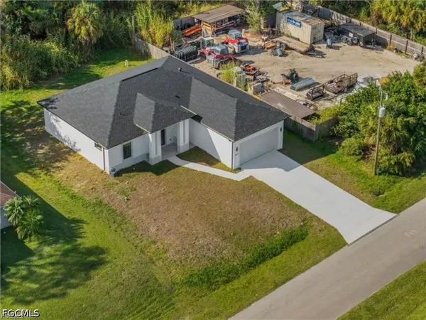 $2,700 | 6125 Hershey Avenue, Fort Myers, FL 33905