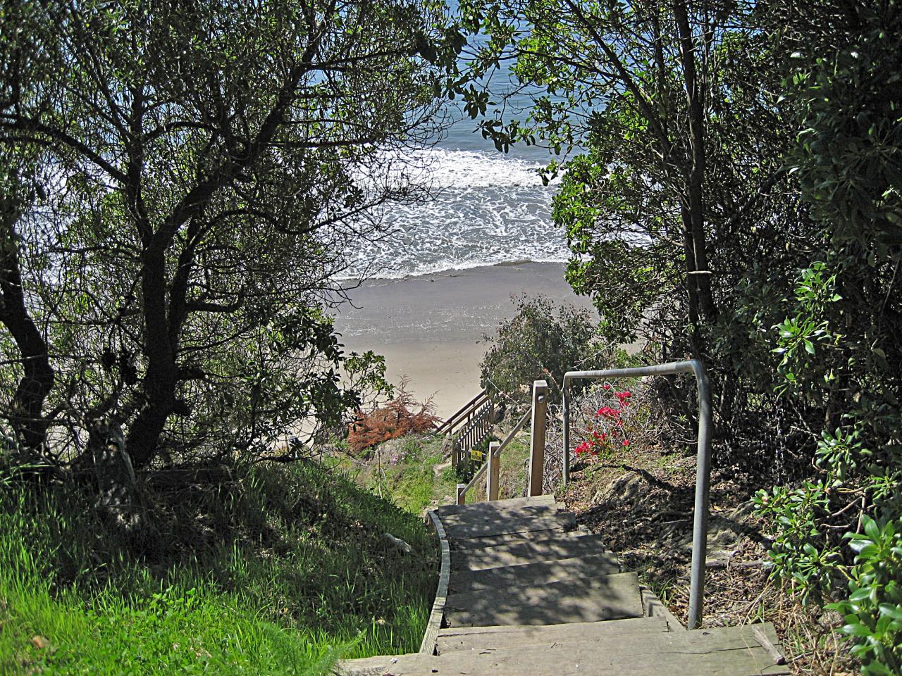 5320 Dorwin Lane Santa Barbara, CA 93111 - Photo 13 of 19 a view of a street with a tree