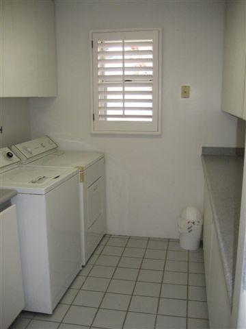 5320 Dorwin Lane Santa Barbara, CA 93111 - Photo 4 of 19 a utility room with a window