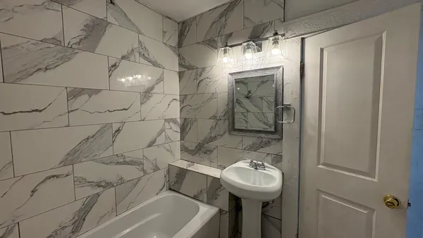 $1,000 | 126 North 10th Avenue, Unit 1, Phoenix, AZ 85007