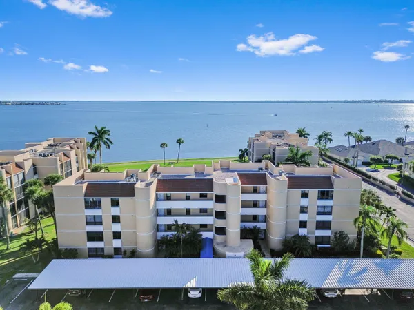 $299,900 | 3392 Northeast Causeway Boulevard, Unit 103, Jensen Beach, FL 34957