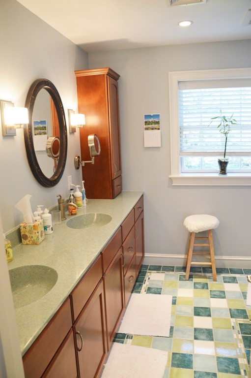 16 Mayflower Road Needham, MA 02492 - Photo 11 of 19