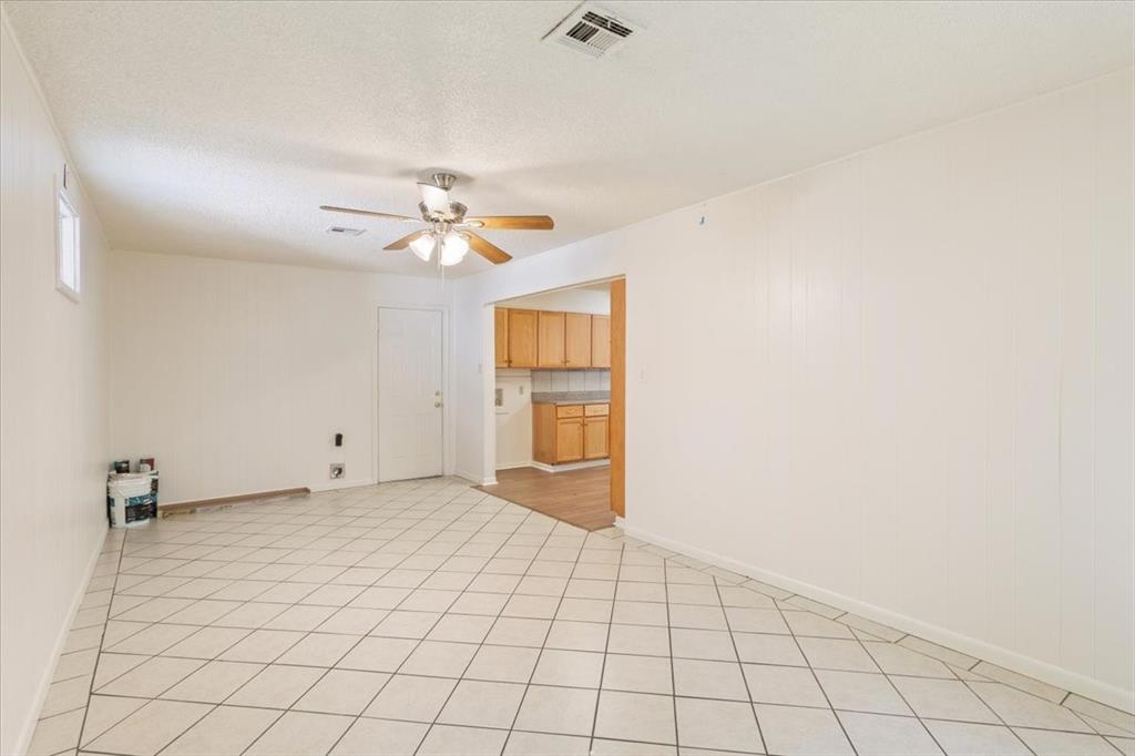 2424 South 26th Street Waco, TX 76706 - Photo 12 of 25 a view of an empty room with a window