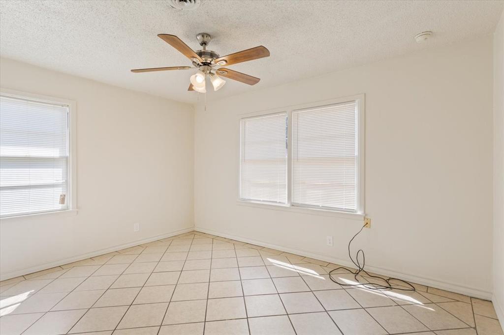 2424 South 26th Street Waco, TX 76706 - Photo 14 of 25 a view of an empty room and window