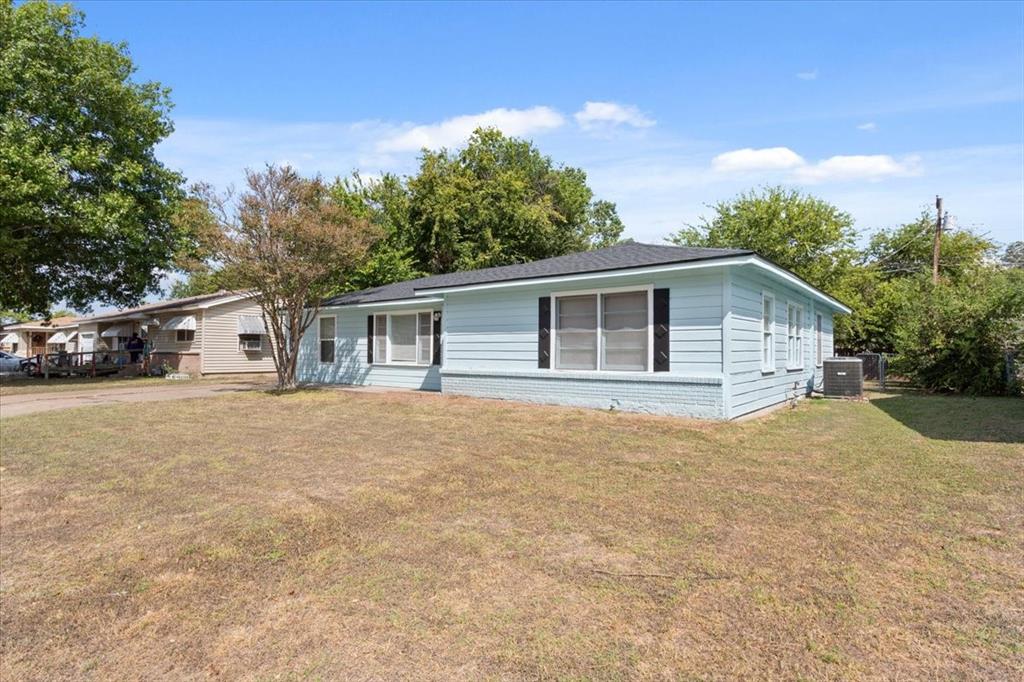 2424 South 26th Street Waco, TX 76706 - Photo 3 of 25 a front view of house with yard and trees in the background