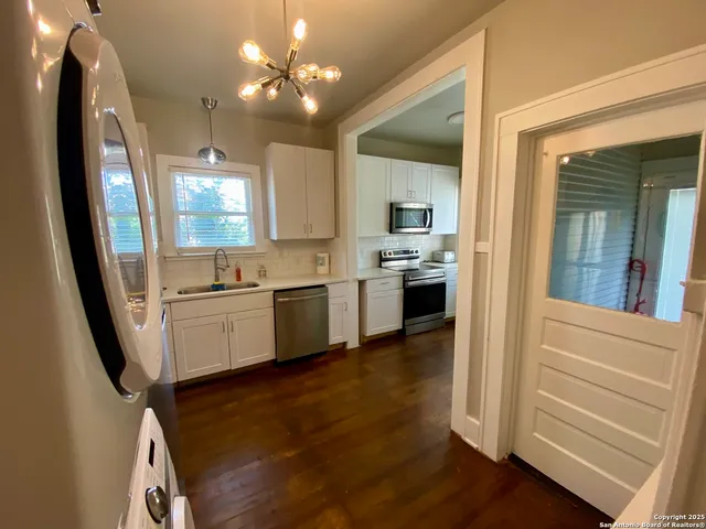 $1,799 | 1439 East Highland Boulevard, Unit DOWNSTAIRS, San Antonio, TX 78210