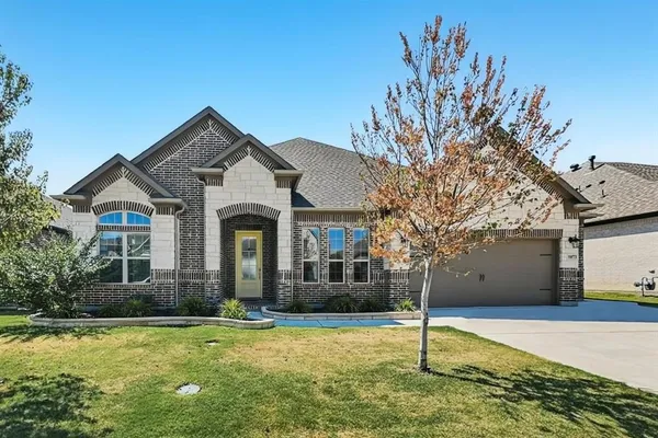 $2,950 | 1073 Fleetwood Drive, Justin, TX 76247