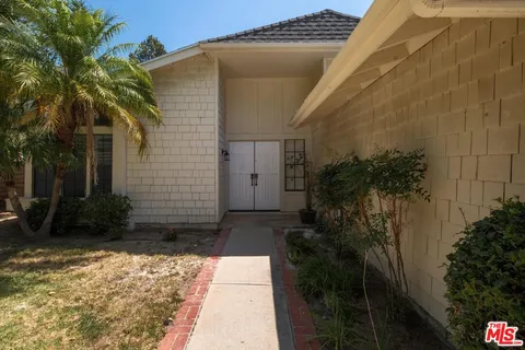 $4,595 | 7652 Quimby Avenue, Canoga Park, CA 91304