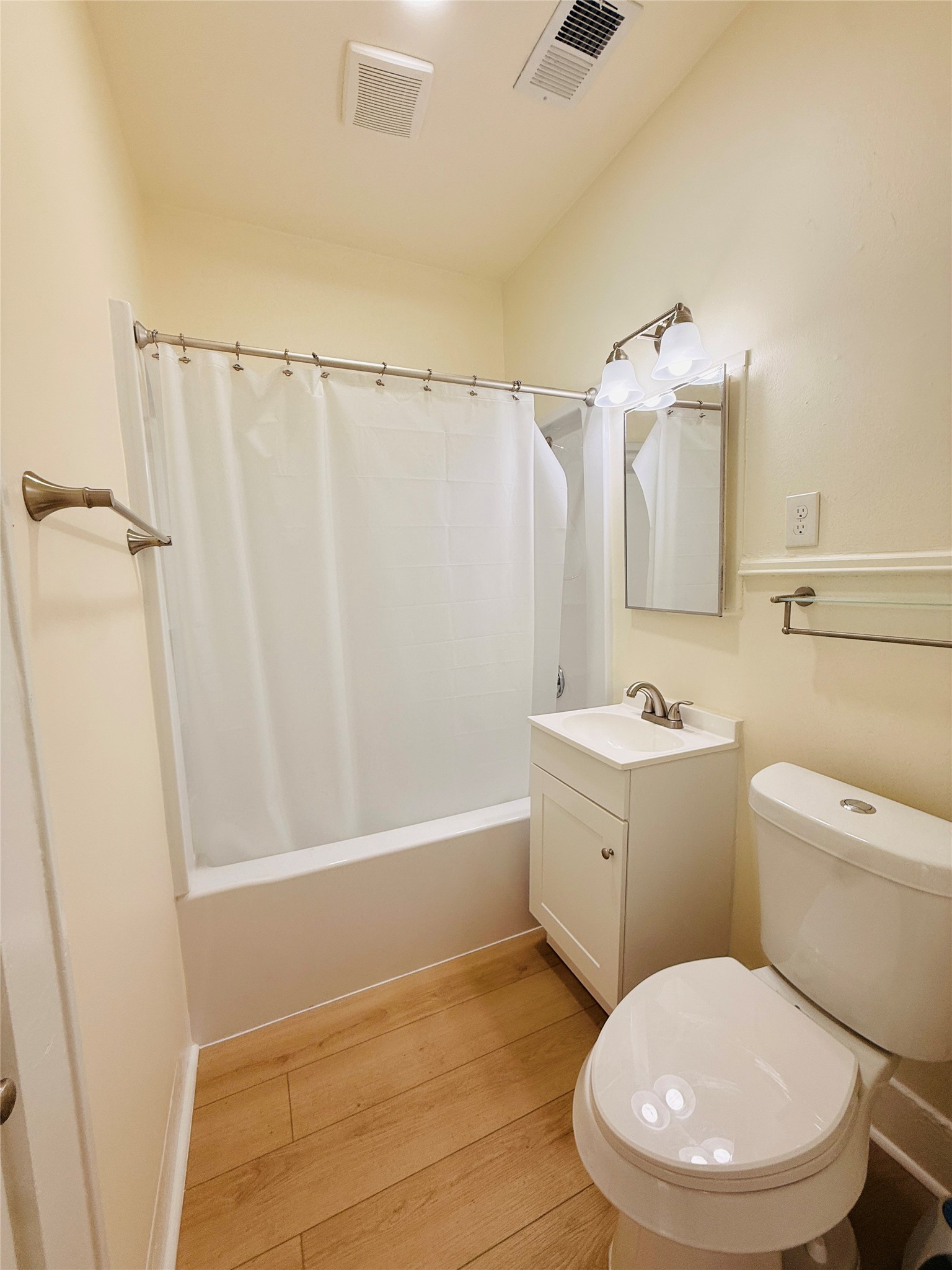 1201 West Gray Street, Unit 3 Houston, TX 77019 - Photo 8 of 11