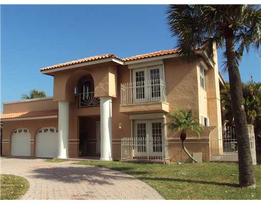484 Northeast Wavecrest Way Boca Raton, FL 33432 - Photo 1 of 16 Primary Photo