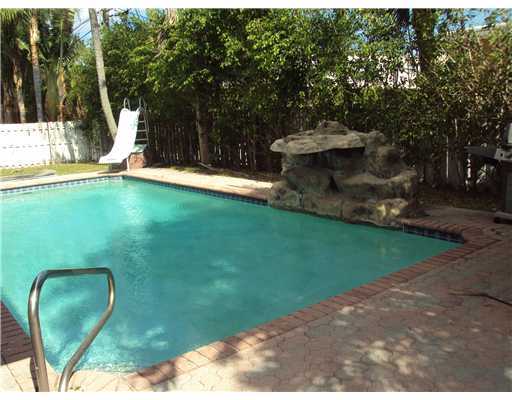 484 Northeast Wavecrest Way Boca Raton, FL 33432 - Photo 9 of 16 Additional Photo
