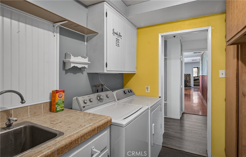 8929 Central Road Apple Valley, CA 92308 - Photo 19 of 43 Interior Laundry Room